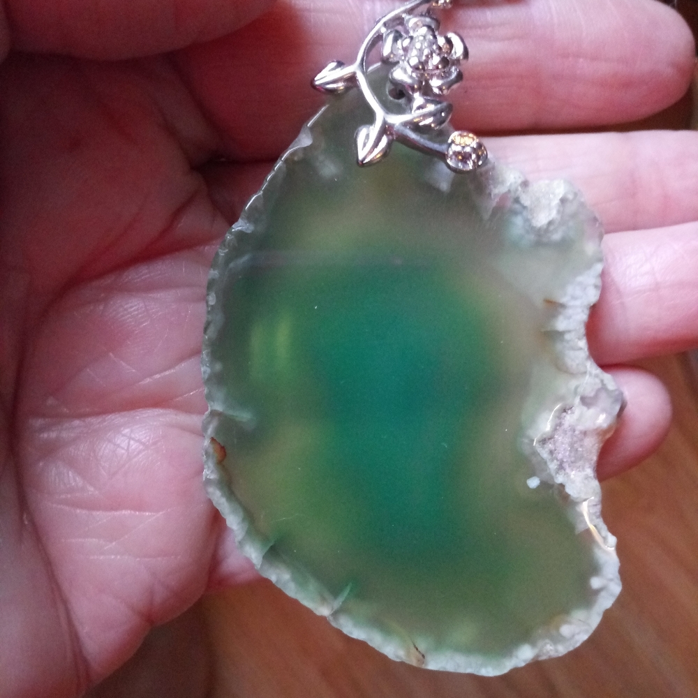Green lace agate pendant no chain